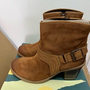 Earth Original Tan Lina Arlington Wide Suede Bootie